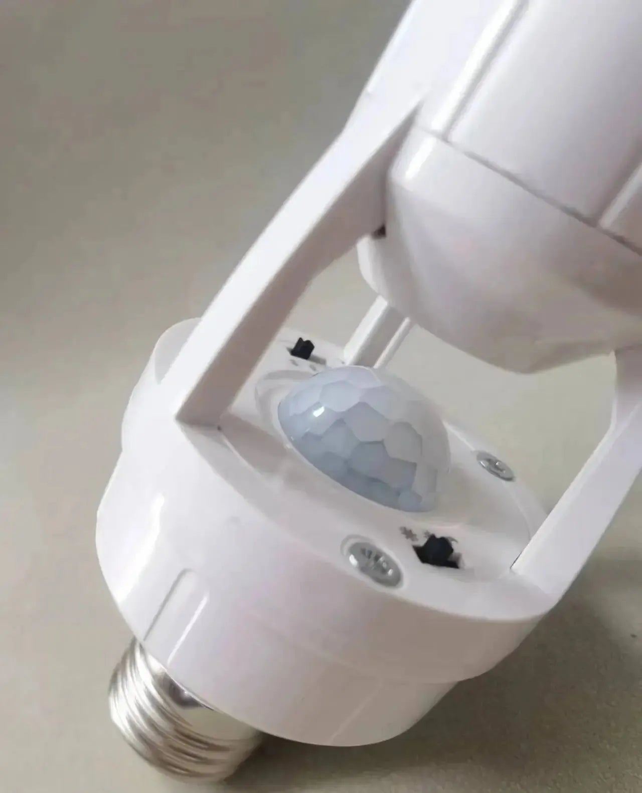 Surface-mounted Infrared Human Body Sensor Switch Lamp Holder Corridor E27 Screw lLamp Holder Auto On/Off Motion Light Socket